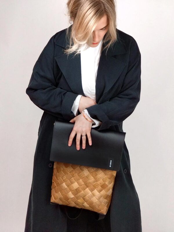 Bolso para mujer con guarda en cuero y manija