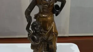 Campesina francesa, escultura en bronce, grande